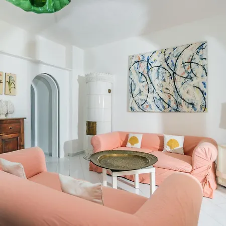 Sofia - Italian Escape マッサ・ルブレンセ