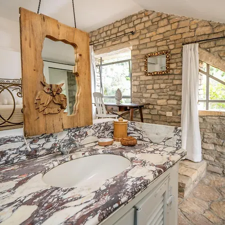 Sofia - Italian Escape *