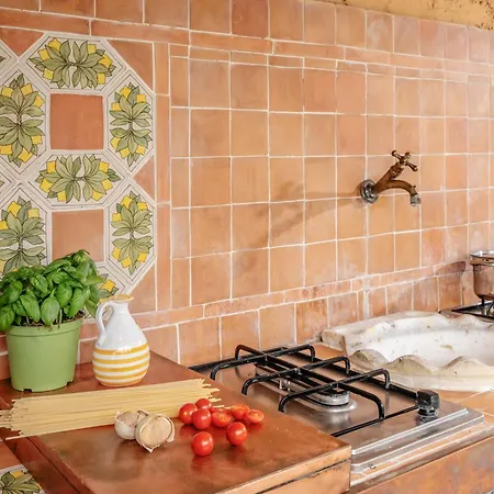 Sofia - Italian Escape マッサ・ルブレンセ